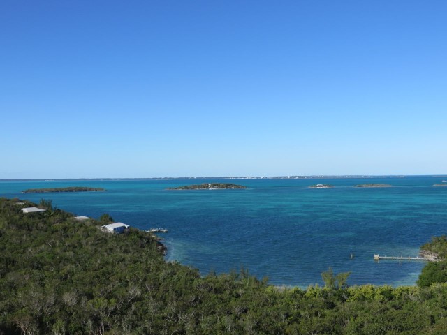 A view of the Parrot Cays to the west of Elbow Cay