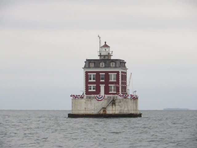 Once again we pass Ledge Light standing guard at the entrance to New London Harbor. We are going to takes a tour of the lighthouse someday - it is on my retirement bucket list. I want to see the inside!