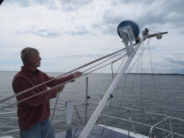 Before we left SYC, Al lowered our little mast. Yes, we have a mast, but no sail on the trawler.