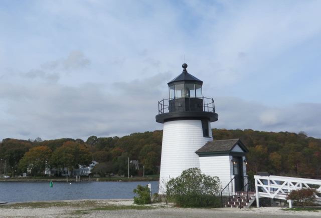 This little lighthouse looked so familiar - turns out it is a replica of the Brant Point Lighthouse on Nantucket. We have visited that one many times.