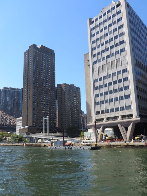 My old apartment on York Avenue, the shorter building in the middle. Back in 1979 it was right on the East River. Now it's view is hidden by the taller building. 